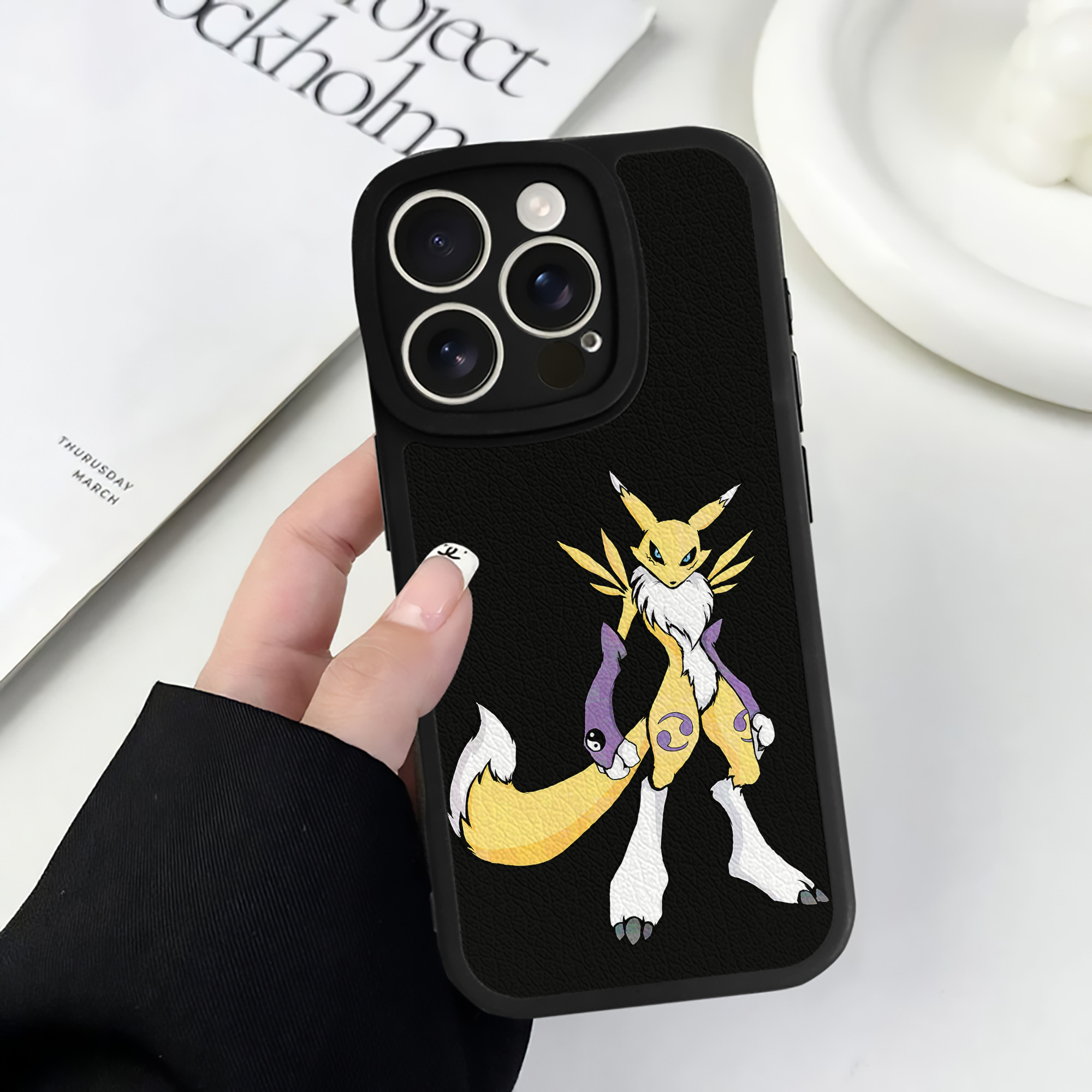 （画像用） Digimon デジタルモンスター/デジモン 【iPhone 16シリーズ対応】シリコンスマホケース（レザー調） 材質：シリコン